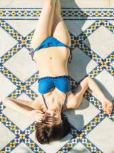 ���쎵���A�v�[���ŐQ���ׂ鐅���p������ �����b�R�Ō�������l�̕\�� 