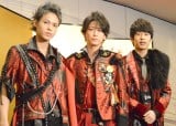 ライブ前に囲み取材を行ったKAT-TUN（左から）上田竜也、亀梨和也、中丸雄一（C）ORICON NewS inc. 