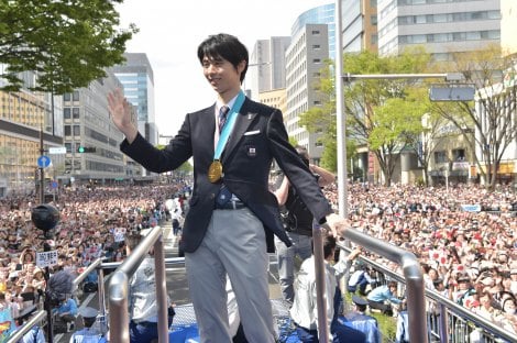 画像・写真 | 羽生結弦選手、地元仙台でパレード SEIMEIポーズに10万8000人から大歓声 42枚目 | ORICON NEWS