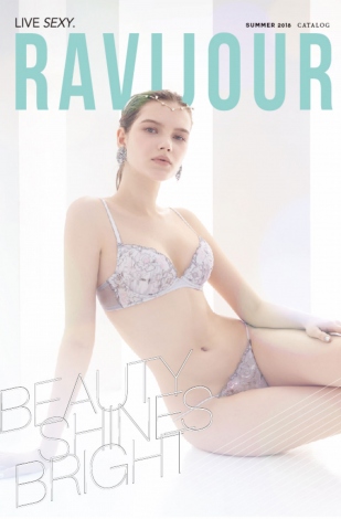 Ravijourの夏カタログ『BEAUTY SHINES BRIGHT（ビューティー・シャインズ・ブライト）』モデル／ANABEL KRASNOTSVETOVA 
