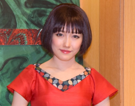 画像 写真 渡辺麻友 初主演ミュージカルで七変化 赤ワンピやシスター姿など披露 15枚目 Oricon News