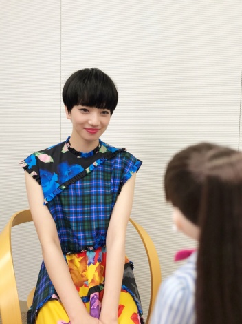 画像 写真 大泉洋 リカちゃんが相合い傘 恋雨 名シーン再現でコスプレ姿披露 5枚目 Oricon News