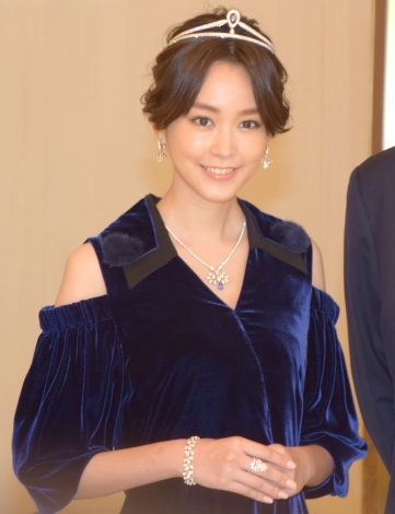 画像 写真 桐谷美玲 三浦翔平との結婚報道質問に無言 報道後初の公の場もうつむきながら退場 3枚目 Oricon News