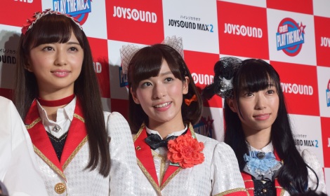 『JOYSOUND MAX PARTY 2018』に登場したAqoursの（左から）小宮有紗、伊波杏樹、小林愛香 