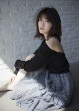 まゆゆ、AKB48卒業後初の電子写真集 “ひとりだち”で胸中も