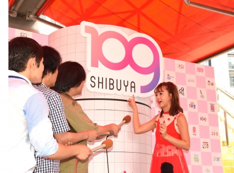 サムネイル お披露目された『SHIBUYA109』新ロゴを絶賛する藤田ニコル （C）ORICON NewS inc. 
