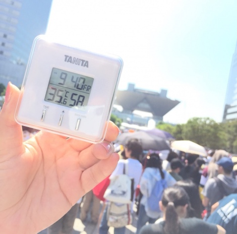 気温35 の中 コミケ94 開幕 コミケの風物詩 日本一美しい 待機列が極暑で崩壊危機 Oricon News