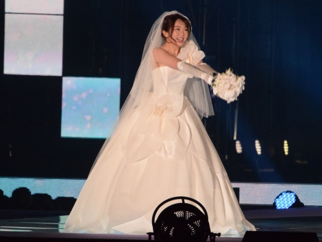『Girls Award 2018 A/W』にウェディングドレス姿で登場した峯岸みなみ（C）ORICON NewS inc. 