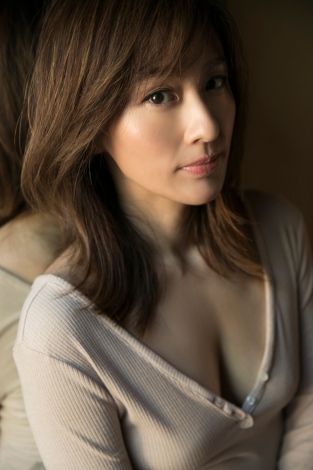 遠野舞子 画像・写真 | 伝説のグラビア女王・遠野舞子、10年ぶりに美肌を披露 美しさ変わらぬ44歳 2枚目 | ORICON NEWS