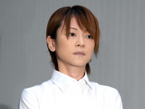 吉澤ひとみ被告が保釈 7秒ほど深々と頭を下げ謝罪 被害者の方々に深くお詫び Oricon News