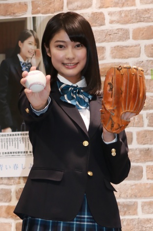 国民的美少女特別賞 玉田志織 センバツ応援イメージキャラクターに決定 キュートなキャッチボールも披露 Oricon News