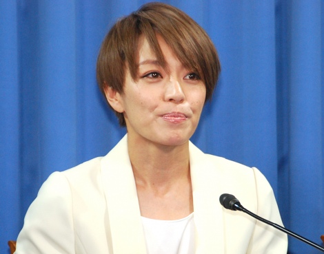 今井絵理子議員 橋本健氏との交際を報告 批判は 覚悟 略奪 など週刊誌報道を否定 Oricon News