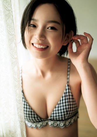 画像 写真 現役女子高生ショートカット美女が ヤンジャン で初グラビア 新たな逸材が爆誕 1枚目 Oricon News