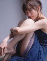 生田絵梨花、バレエ風コーデで清楚な美肌を大胆披露 話題の写真