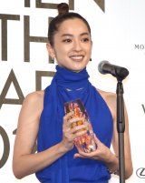 �����A���A���܎��ŗ܂��� �A�E�u�]�������wVOGUE�x�Ŏ�� 