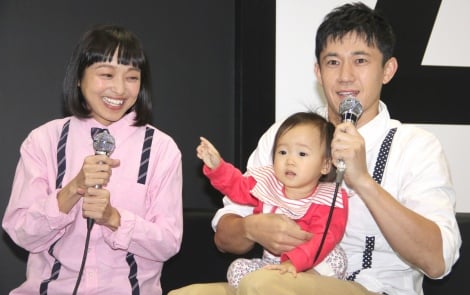 親子3人そろって初めて公の場に登場した（左から）金田朋子、千笑ちゃん、森渉＝『DOCOMO Open House 2018 AIボイス＆キャラクターライセンスプロジェクト』 （C）ORICON NewS inc. 