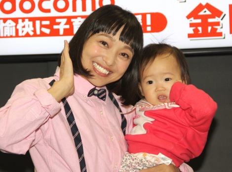 画像 写真 金田朋子 森渉夫妻 愛娘と3人で初めて公の場に登場 子育ての苦労明かす 哺乳びんが破裂 9枚目 Oricon News