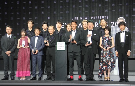 wLINE NEWS Presents  NEWS AWARDS2018xɏoȂ(O񍶂)NXEyv[AV򒹁AISSAAOVF쎁Aq́A[AጎCAuA(񍶂)YORIAU-YEAHAKENZOADAICHIAKIMIATOMO (C)ORICON NewS inc. 