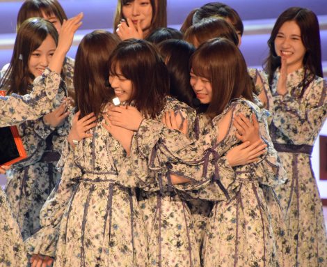 画像 写真 レコ大 乃木坂46が2年連続の大賞西野七瀬と白石麻衣が涙のハグ 2枚目 Oricon News
