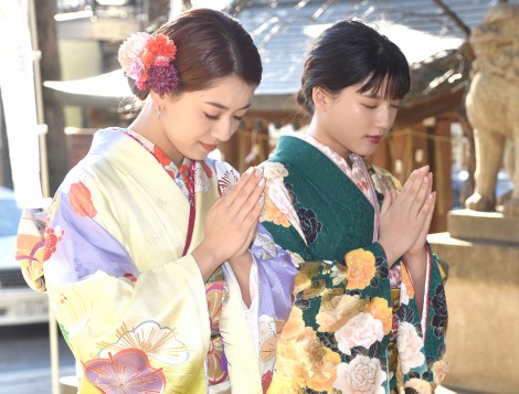 画像 写真 E Girls 新成人 石井杏奈 武部柚那 鮮やか晴れ着で初詣 ハタチの目標も発表 3枚目 Oricon News