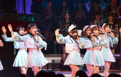 45 Id̖(AKB48)=wAKB48O[v NGXgA[ ZbgXgxXg100 2019x̖͗l (C)ORICON NewS inc. 