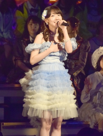 32 镗̎d(AKB48)ؗRI=wAKB48O[v NGXgA[ ZbgXgxXg100 2019x̖͗l (C)ORICON NewS inc. 