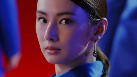 北川景子 新cmで圧倒的 美 を披露 青と赤のミニワンピで見せる2つの表情 Oricon News