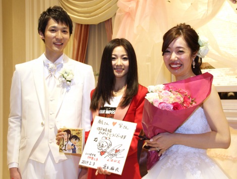 倉木麻衣 オースティン マホーン 一般人の結婚式にサプライズ登場 持ち曲披露で会場パニック Oricon News