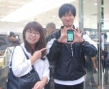 『iPhone7』をゲットした相席スタート・山添寛（右）と相方の山崎ケイ（C）ORICON NewS inc. 