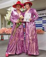 ���o���A�w�R�X�v���ʐ^�W�d�ŋL�O�C�x���g�x�Ńt�@����l�ЂƂ�Ƀo�����v���[���g 