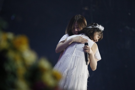 画像 写真 西野七瀬 卒コンで白石麻衣と涙の抱擁30秒 乃木坂46は 例えようのない大事なもの 2枚目 Oricon News