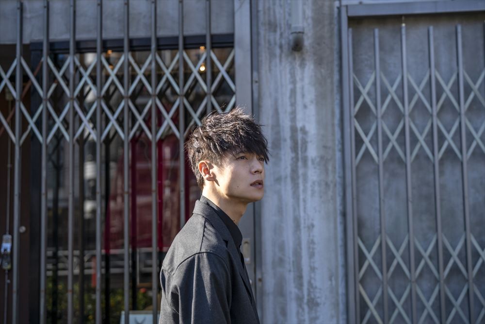 窪田正孝、初のデジタルカレンダー発売 写真家・齋藤陽道との