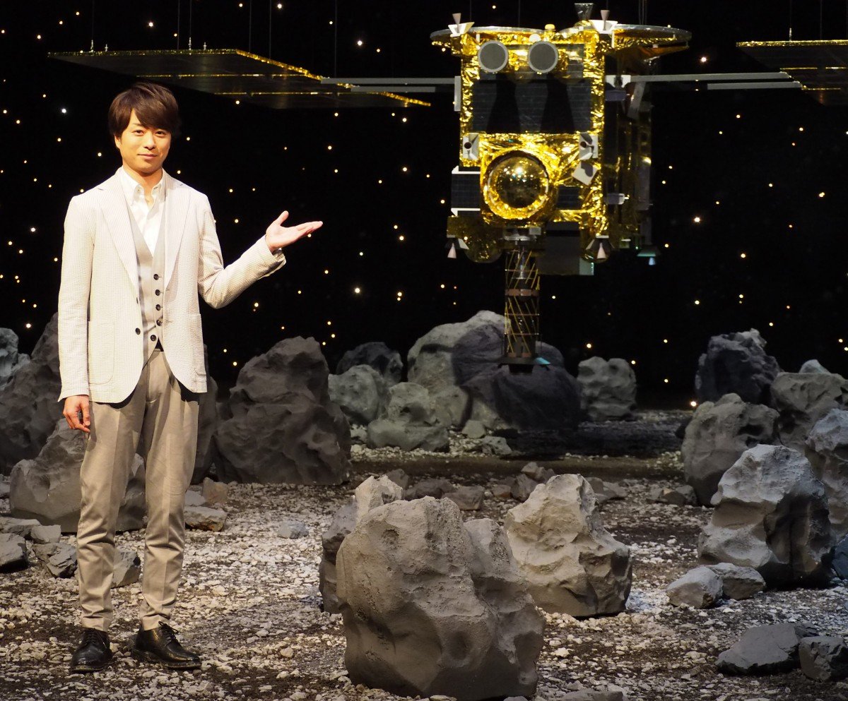 画像・写真 | 櫻井翔、青春が詰まった101スタジオが宇宙空間に 実物大の「はやぶさ2」模型に圧倒 1枚目 | ORICON NEWS