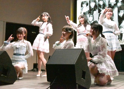 10NOƓꏊŌyu10NvM=AKB48 55thVOwWDAYSxLOCxg (C)ORICON NewS inc. 