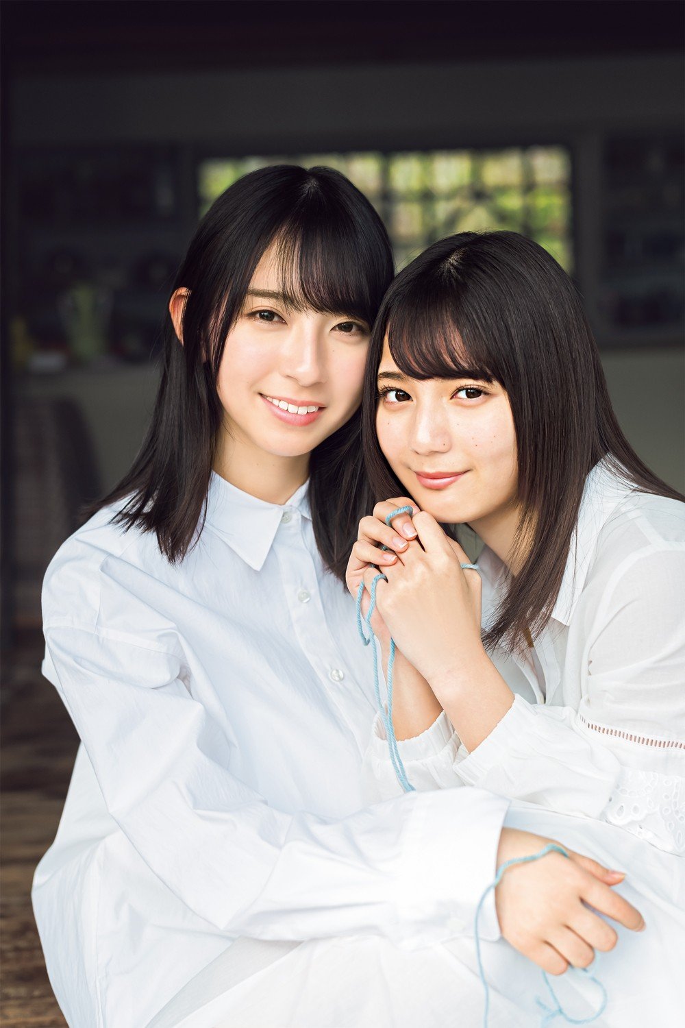 日向坂46・小坂菜緒＆金村美玖“16歳コンビ”のおそろい白ワンピ姿 | ORICON NEWS