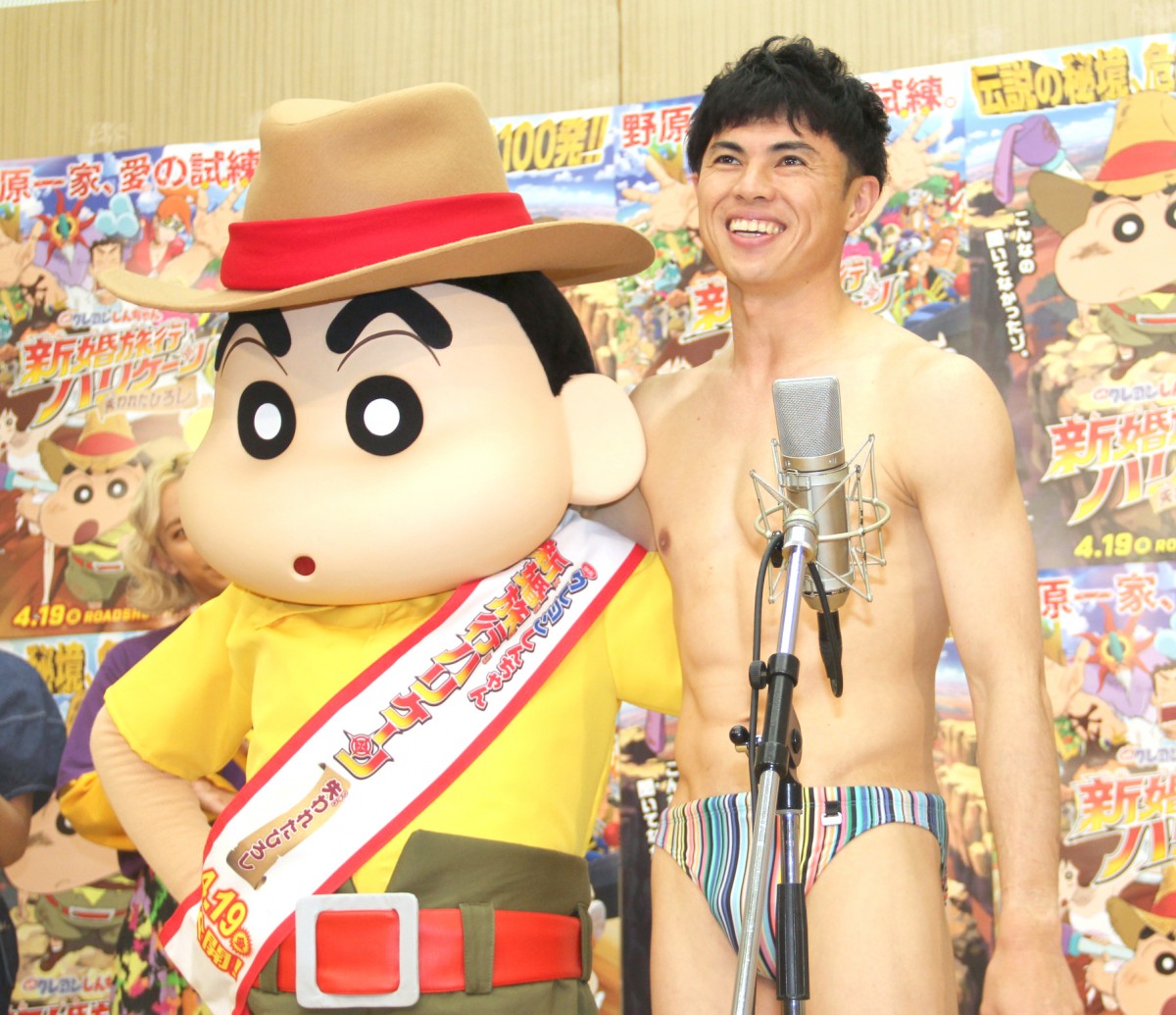 洋　炉　裸 $ 004 小島よしお、“裸”でアフレコ収録 「そんなの関係ねぇ～！」披露もリテイクで嘆く | ORICON NEWS