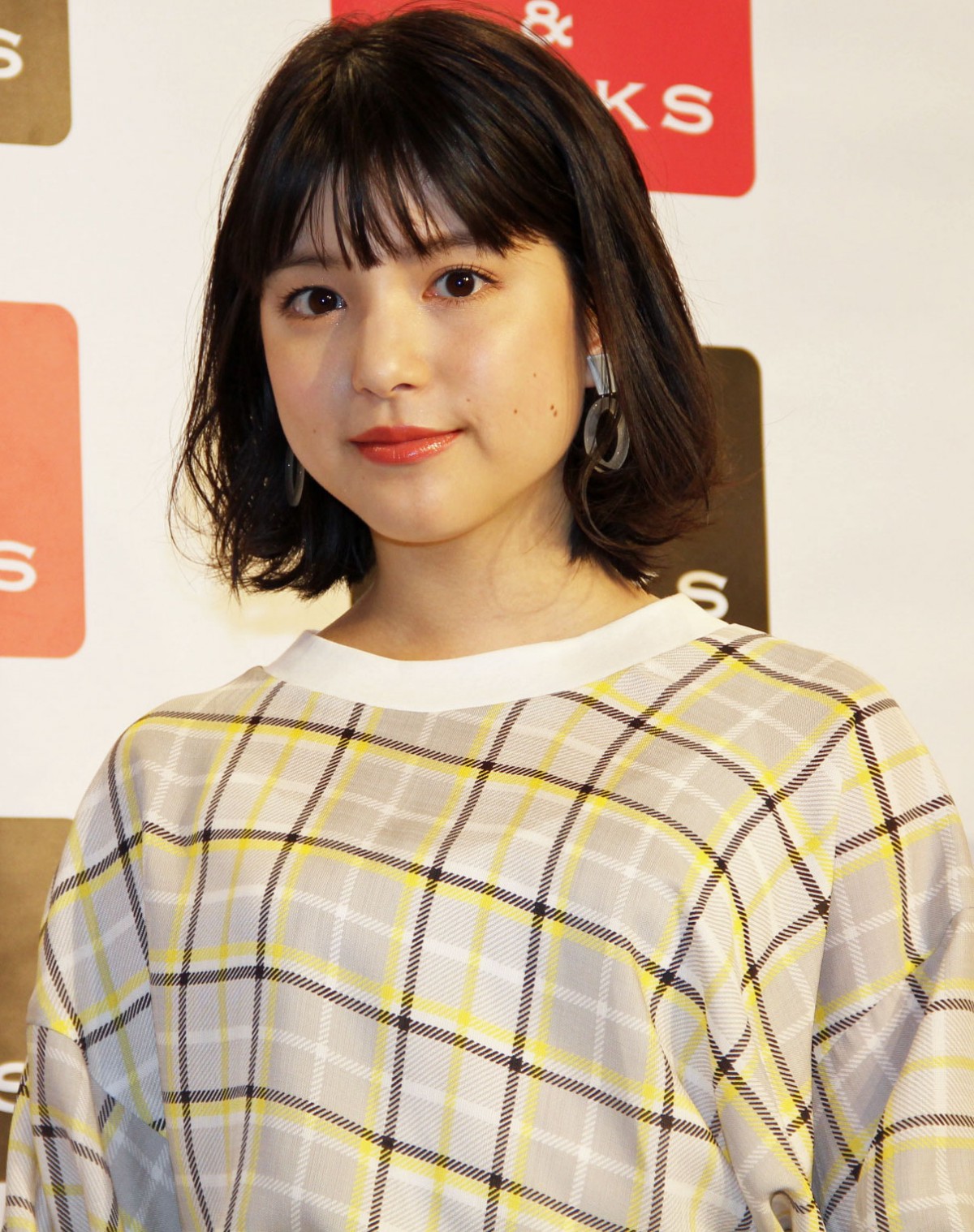 【SALE】9nine 川島海荷さん掲載ページ（約A3サイズ） 9nineの川島海荷が「プレイボーイ」で表紙グラビア - 音楽ナタリー