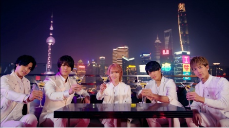 マジプリ 上海のネオンに包まれ乾杯 イモトのwifi 新cm Oricon News