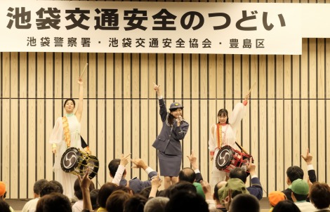画像 写真 こどもちゃれんじ 歌のおねえさん 小川真奈 交通安全呼びかけ 歩きスマホをしないように 2枚目 Oricon News