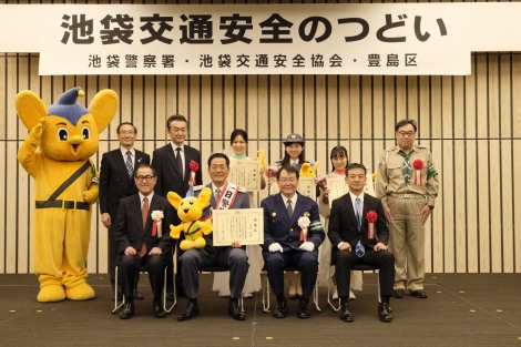 画像 写真 こどもちゃれんじ 歌のおねえさん 小川真奈 交通安全呼びかけ 歩きスマホをしないように 4枚目 Oricon News