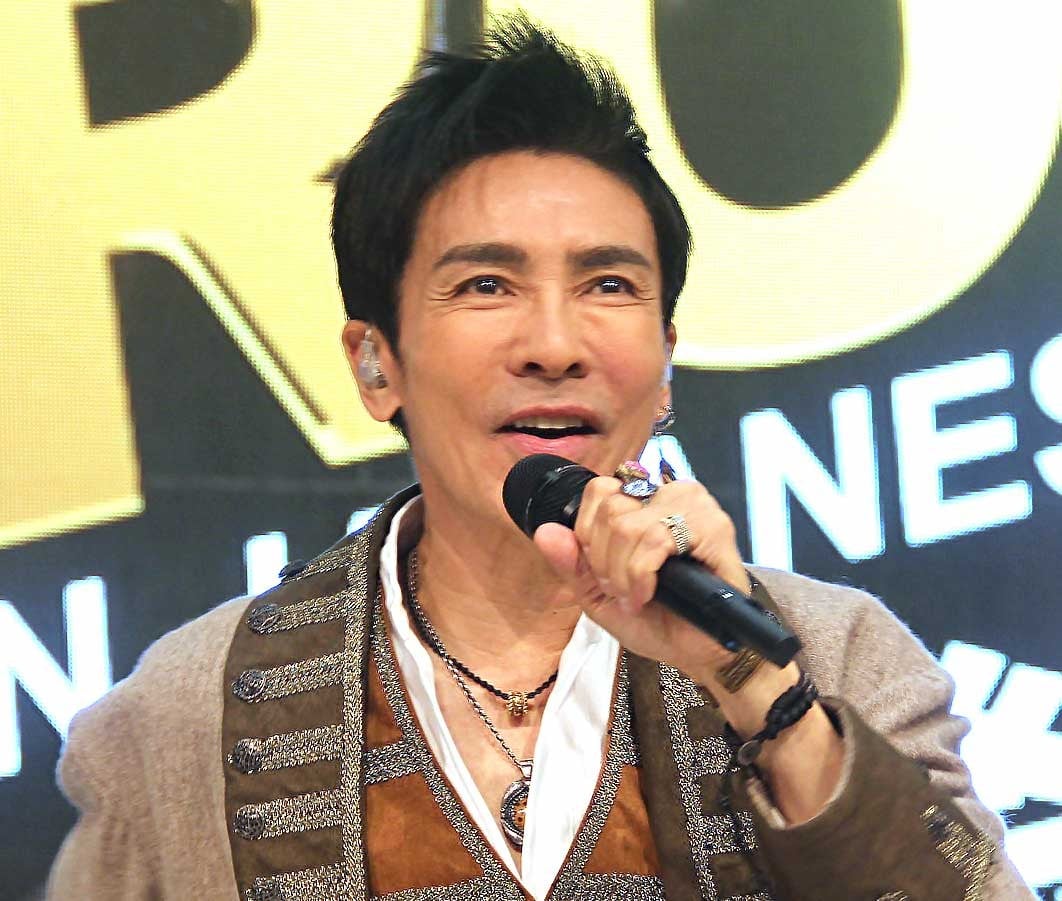 郷ひろみ本人がLIVE中で着用していたFENDYシャツ ✨郷ひろみさんインスタにケンティー✨〜 | ♪嵐*松本潤*嵐大好き♪