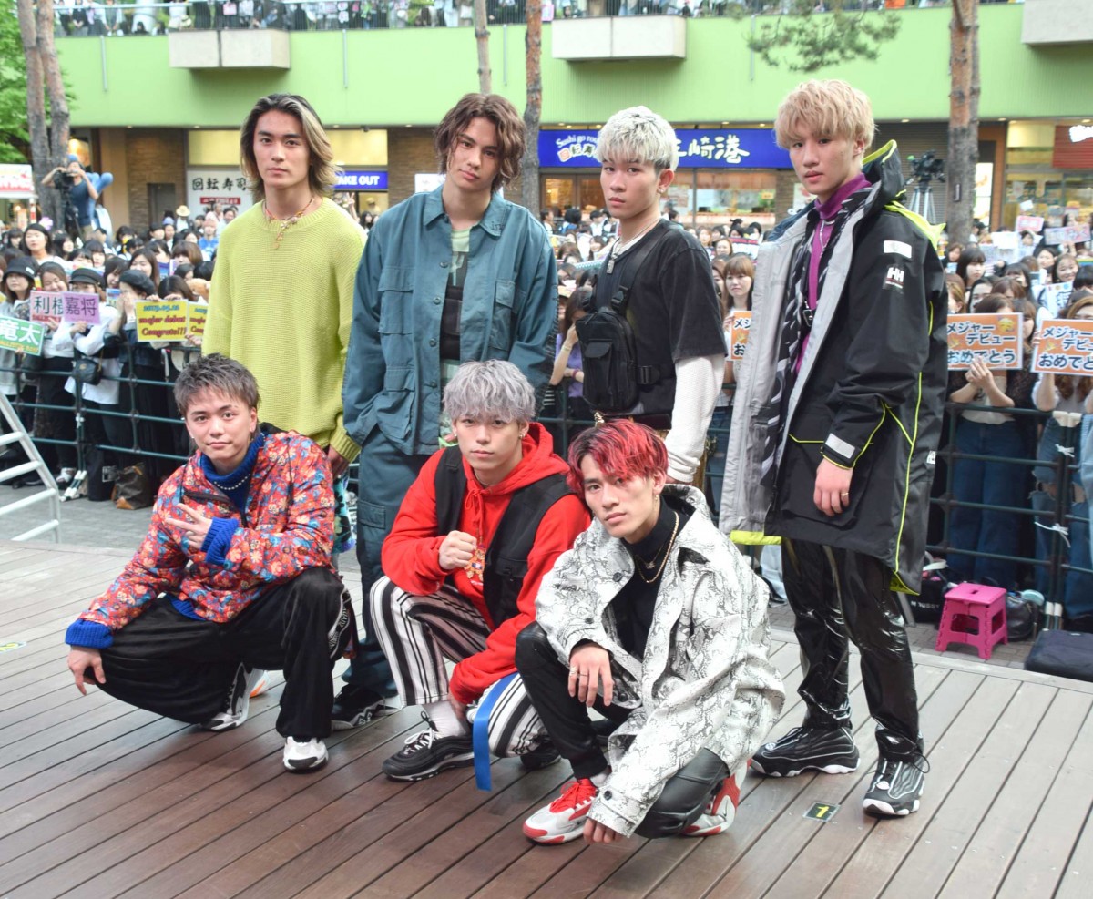 BALLISTIK BOYZ、デビューライブに2000人熱狂「新しい道を切り開く