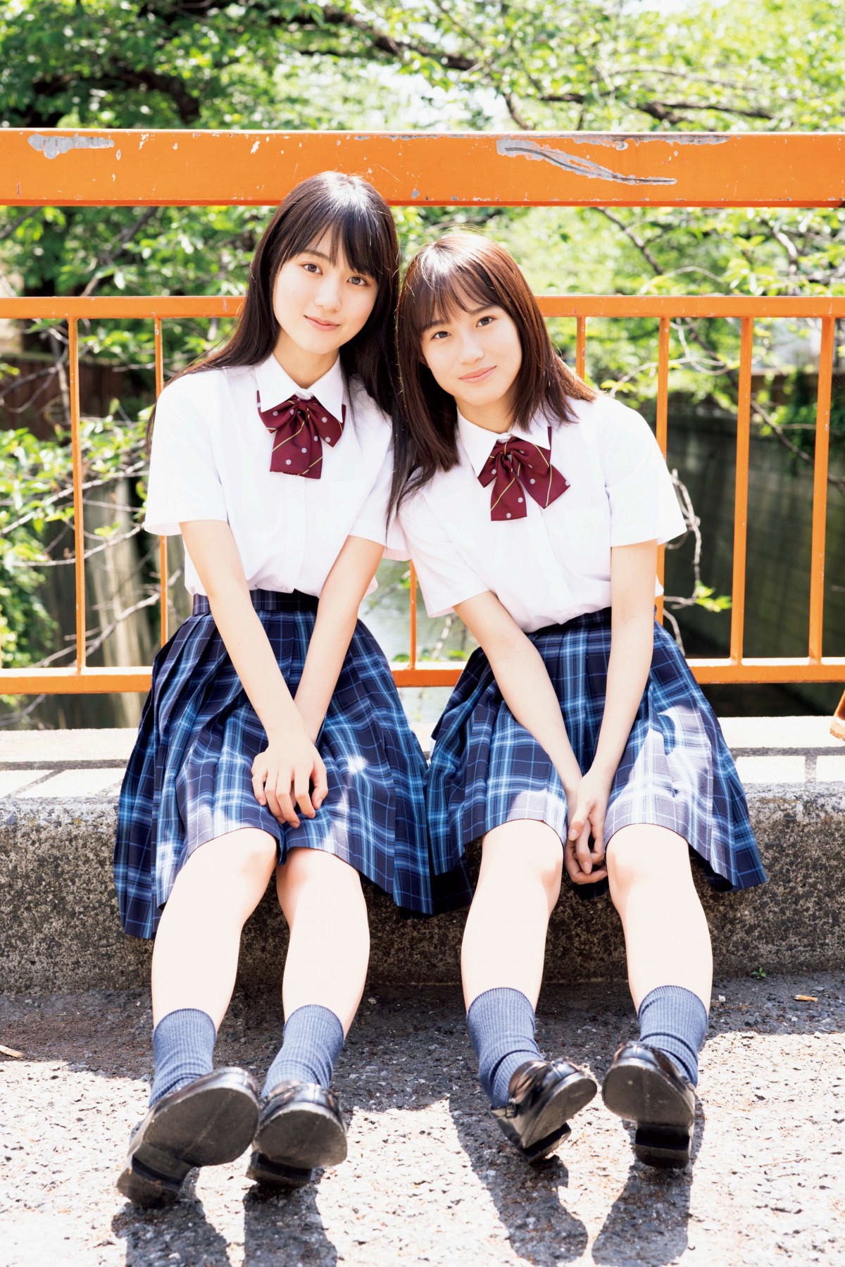 乃木坂46“4期生の仲良しコンビ”賀喜遥香＆掛橋沙耶香、制服姿で2