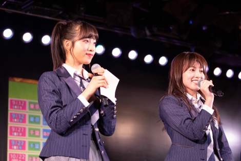 AKB48チームA公演で4年ぶり全国ツアー決定を発表（左から）小栗有以、岡部麟（C）AKS 