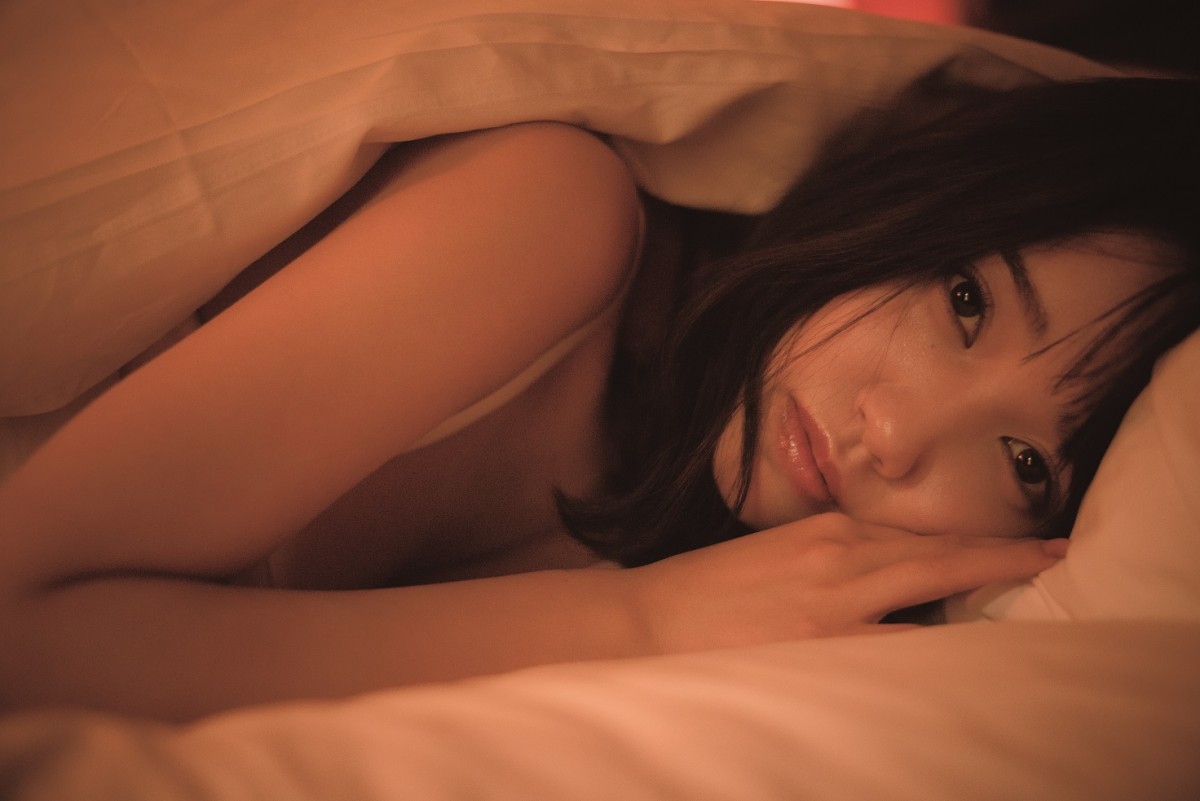 アイコラ 加藤玲奈 画像・写真 | AKB48・加藤玲奈、1st写真集で新境地開拓 オトナ衣装に挑戦も「思ったより布があった（笑）」 5枚目 | ORICON NEWS