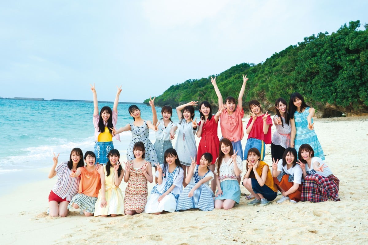 日向坂46、デビュー後初写真集はグループで沖縄旅行 ランジェリー撮影も初挑戦 | ORICON NEWS