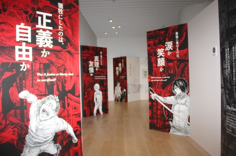 進撃の巨人展 内部先行公開 最終話の音 の展示 来場者は 壁の中か外か 人生を選択 Oricon News