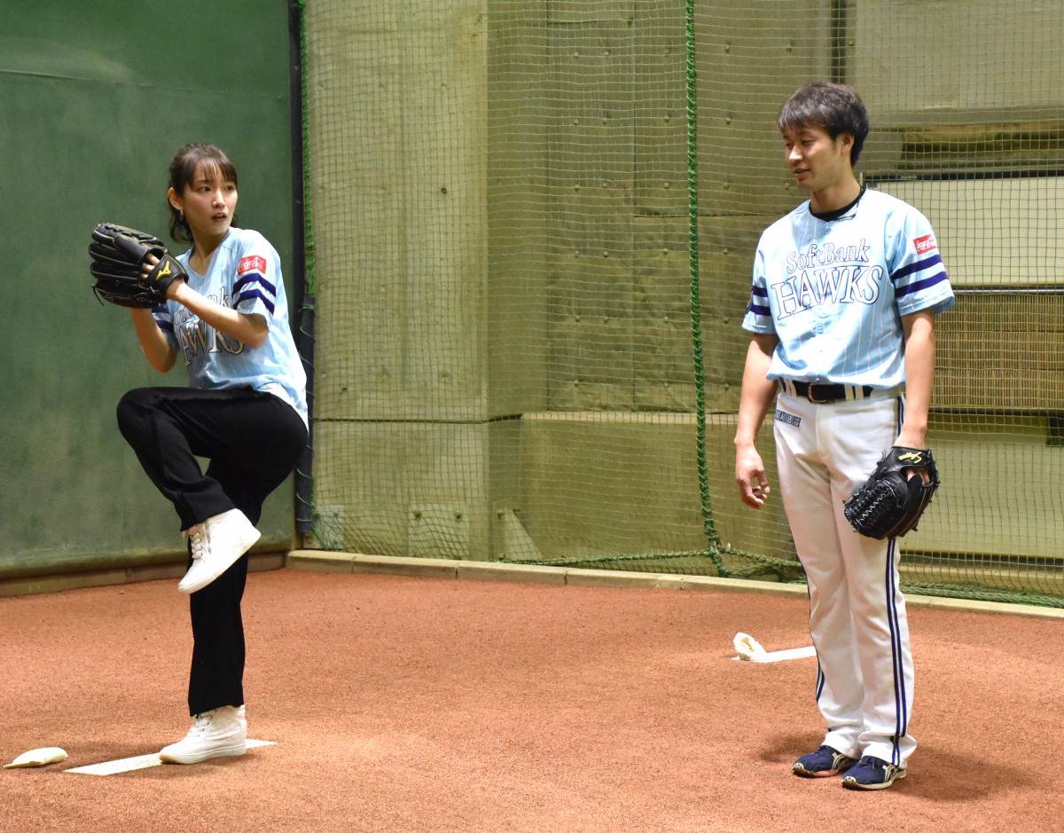 画像・写真 | 吉岡里帆、ホークス戦始球式前に武田選手＆甲斐野選手