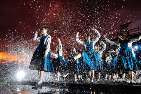 画像 写真 欅坂46 雨と210トン水演出でずぶ濡れ 圧巻の構成力で4万8000人熱狂 1枚目 Oricon News
