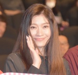 �����q�A���w����ٓ̕�����U��Ԃ�u�V���v���Ȋ����ł��ˁv 